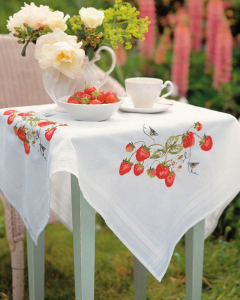 ETW16 Strawberry Tablecloth (скатерть)